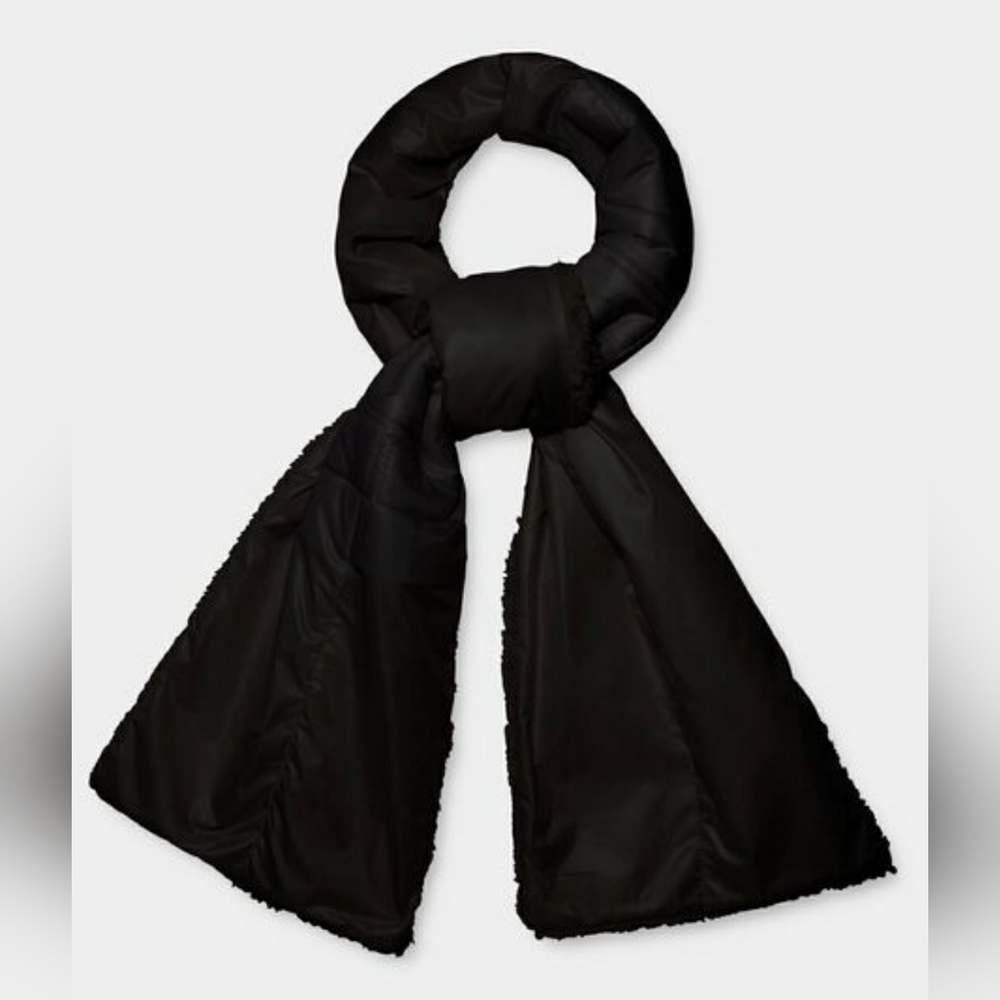 NWT UGG Sherpa Puffer Logo Scarf in Black